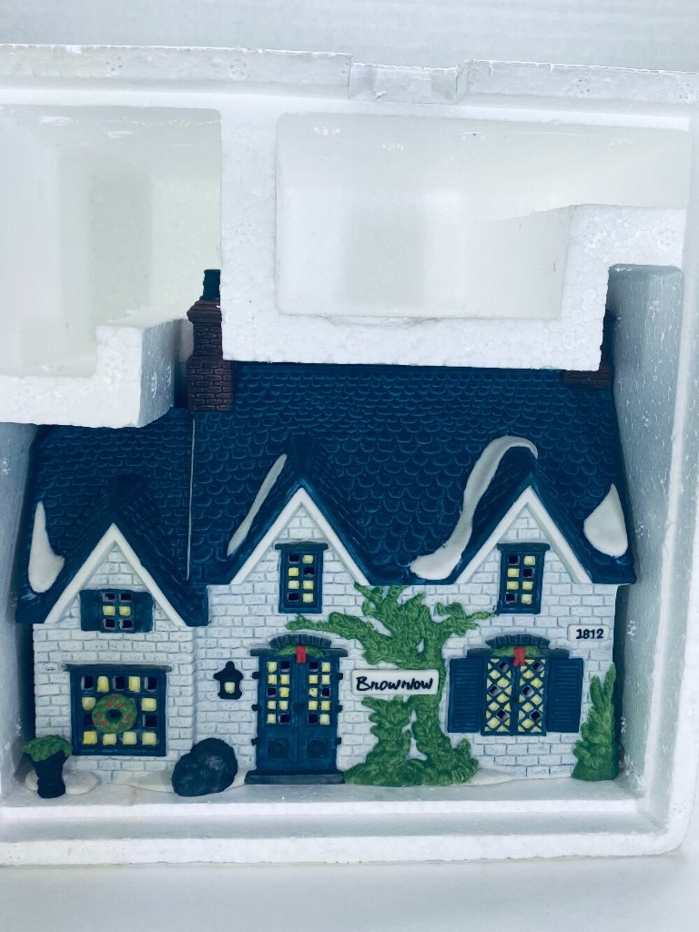 VNTG Dept 56 Oliver Twist Brownlow House 55530 Retired W/Light & Box EUC